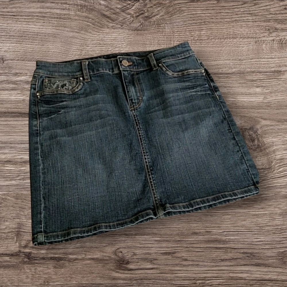 White House Black Market Embellished Blue Denim Mini Skirt 5 Pocket Size 4